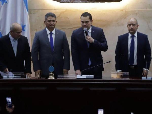 La Constitución y la Ley Orgánica del Congreso no impiden que estos integrantes puedan formar parte de la Junta Directiva en propiedad, aunque su continuidad dependerá de los acuerdos políticos del pleno.