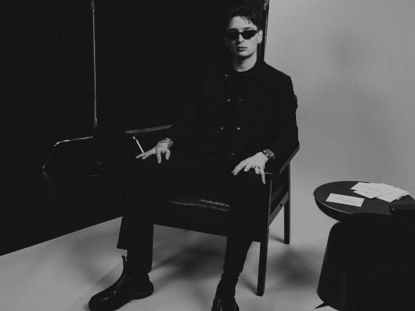 El cantante mexicano Peso Pluma fue nombrado este lunes como el primer embajador mexicano de la Semana de la Moda de Nueva York (NYFW), en un anuncio histórico realizado por el Consejo de Diseñadores de Moda de Estados Unidos (CFDA).