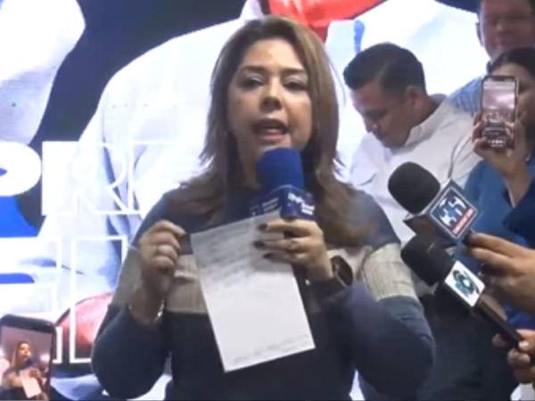 Nacionalistas celebran en honor a Nasry Asfura a la espera del CNE.