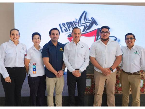 Eduardo Kafati y colaboradores de Espresso Americano recibieron por parte de IHCAFE el lote de Taza de Excelencia 2025.