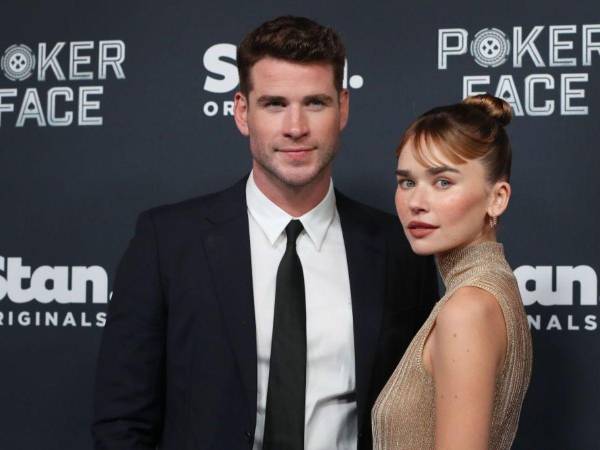 El actor australiano Liam Hemsworth y su novia la modelo Gabriella Brooks anuncian su compromiso.