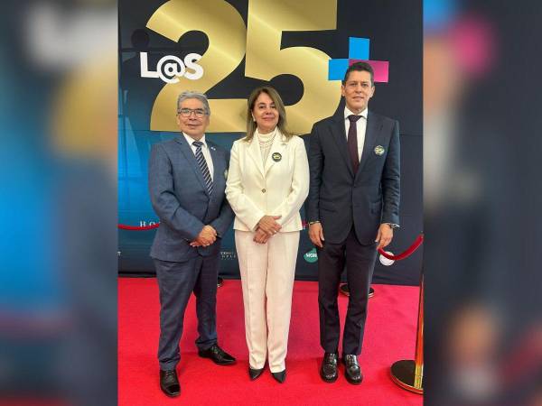 Sonia Cruz de Aspra, embajadora de Honduras en México, y Héctor Amador, cónsul hondureño, fueron reconocidos entre las 25 personalidades más destacadas de México.