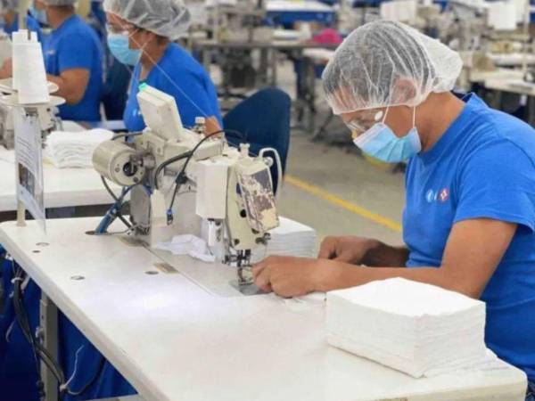 Empleados del sector maquilador demandan que les incrementen el salario debido a que lo que ganan ya no les ajusta para cubrir las necesidades básicas.