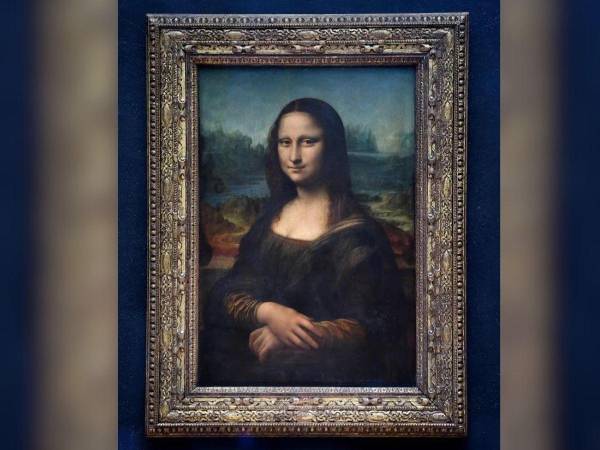 La Mona Lisa es uno de los atractivos más populares del museo del Louvre. La obra de Leonardo da Vinci es una de las piezas del arte plástico universal más valiosas.