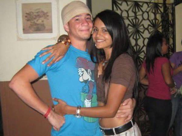 Con una foto del recuerdo de su juventud, Wire Mayes Cristina, hermana de Karim Mayes, hoy se despide de su compañero de vida, luego de que la inseguridad en el país le arrebatara la vida. Este fue el mensaje que dejó: