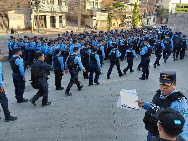 Desde tempranas horas de este 1 de mayo, la capital amaneció bajo un fuerte dispositivo de seguridad con motivo de la conmemoración del Día Internacional del Trabajador.