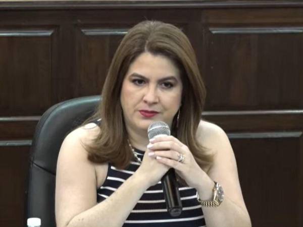 Cossette López comparte reflexión tras su testimonio en juicio político contra Marlon Ochoa en el Congreso Nacional.