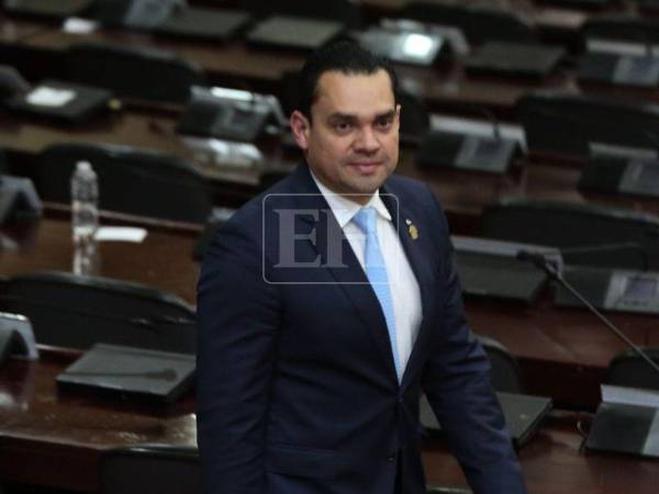 El titular del Congreso Nacional defendió las medidas del Gobierno ante el alza en los combustibles y afirmó que el país mantiene precios más bajos en la región.