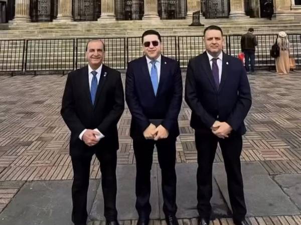 Al menos 10 congresistas hondureños se trasladaron a Colombia en una misión oficial orientada al intercambio de experiencias legislativas y buenas prácticas institucionales.