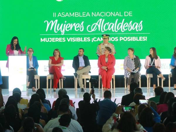 La presidenta de Honduras, Xiomara Castro, encabezó la II Asamblea de Alcaldesas de Honduras, un evento organizado por la Asociación de Municipios de Honduras (AMHON), que también contó con la participación de la expresidenta de Chile, Michelle Bachelet.
