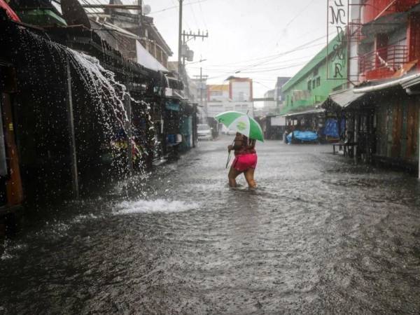 Luego de varios días de altas temperaturas y una intensa sensación térmica en distintas regiones del país, las autoridades de la Secretaría de Gestión de Riesgos y Contingencias Nacionales (Copeco) anunciaron el ingreso de lluvias y chubascos que afectarían gran parte del territorio hondureño durante esta semana.