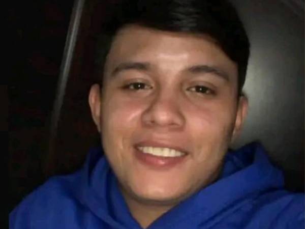 En horas de la noche del lunes -5 de enero- un joven fue asesinado a disparos cuando se trasladaba en su carro en la aldea de Cuyamel, Omoa, en el departamento de Cortés. Aquí los detalles de lo ocurrido: