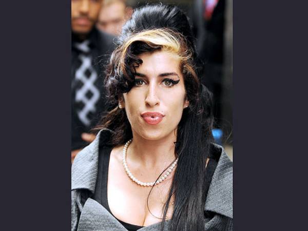 (FILES) In a file picture taken on July 23, 2009 British singer Amy Winehouse is pictured during a break in her trial outside Westminster Magistrates Court in London. A second inquest into the death of troubled British singer Amy Winehouse confirmed on January 8, 2013 that she died of accidental alcohol poisoning. The same verdict of death by misadventure was given at a re-hearing of the inquest which was ordered after it emerged that the first, in October 2011, was heard by a coroner who did not have the correct qualifications.AFP PHOTO / BEN STANSALL