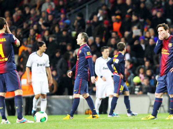 Barcelona's Argentinian forward Lionel Messi (R) reacts during the Spanish Cup semi-final second leg football match FC Barcelona vs Real Madrid CF at the Camp Nou stadium in Barcelona on February 26, 2013. .AFP PHOTO / QUIQUE GARCIA