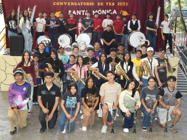 La banda marcial del Instituto Santa Mónica se alista entre dificultades pero con dedicación para engalanar con su agenda musical las calles de Tegucigalpa el próximo 15 de septiembre.