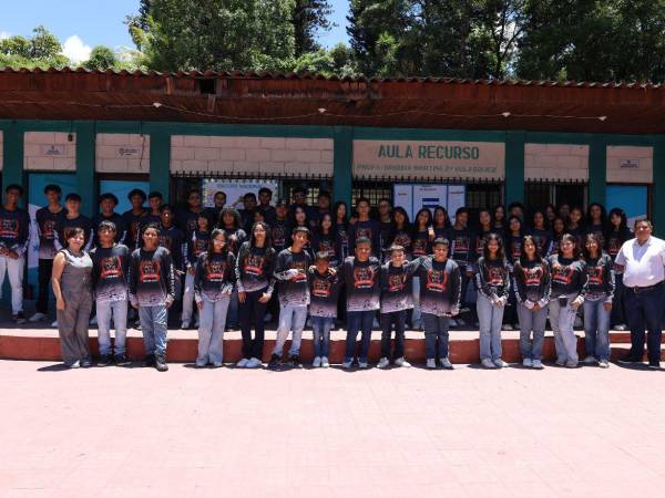 La banda de guerra del Instituto San Juan Bosco en la capital intensifica su repertorio acompañado de bailes, a pocos días de los desfiles patrios. Vea las mejores fotografías a continuación.