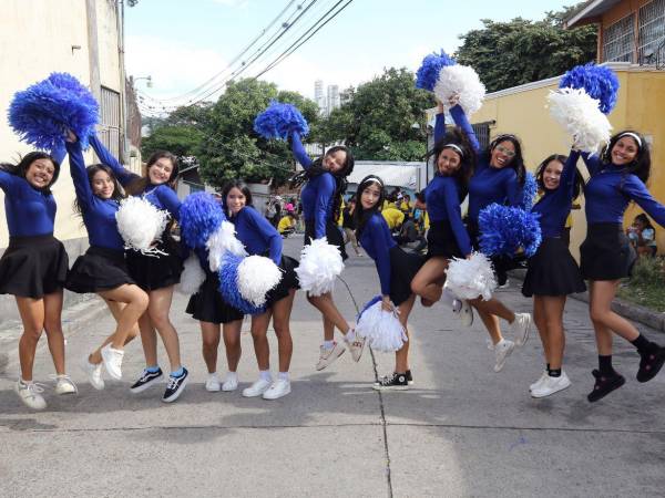Las estudiantes del Instituto Gubernamental San Pablo se preparan con entusiasmo para desfilar y representar al colegio con orgullo en las celebraciones patrias. Conócelas a continuación.
