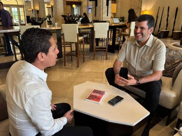 Miguel Jaramillo Luján, es experto en políticas y en el manejo de campañas políticas, trabajos que ha realizado en gran parte de Latinoamérica.