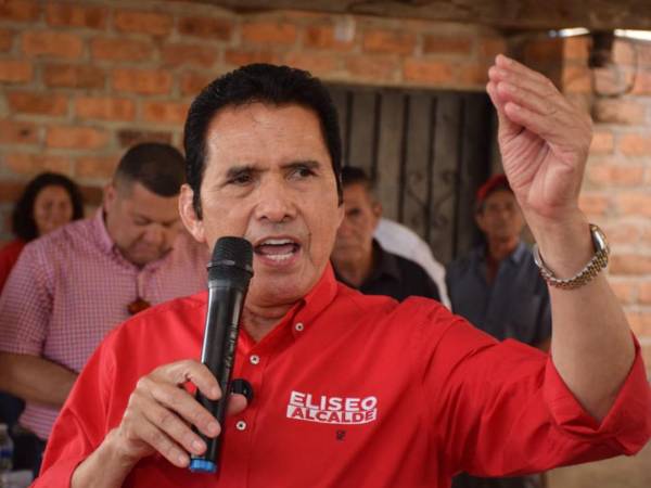 Eliseo Castro, candidato a alcalde del Distrito Central por el Partido Liberal, cuestionó los retrasos en proyectos viales de Tegucigalpa y pidió a la Alcaldía concluir las obras en tiempo y forma.