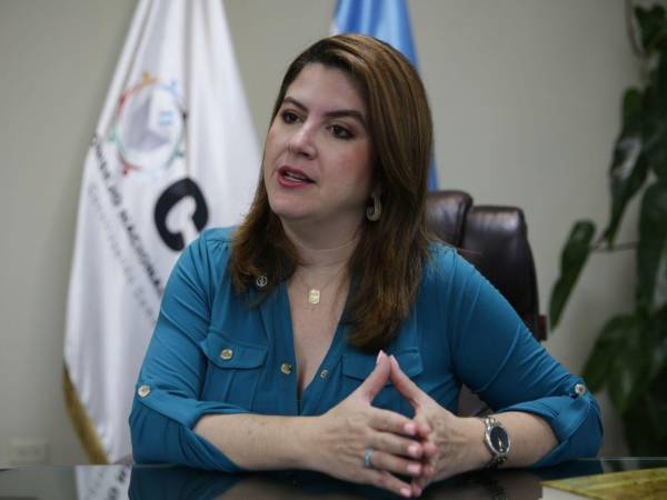 “Defender la democracia es librar una lucha desde el lado débil para vencer al fuerte”, aseguró Cossette López al resumir el espíritu de su gestión al frente del Consejo Nacional Electoral.