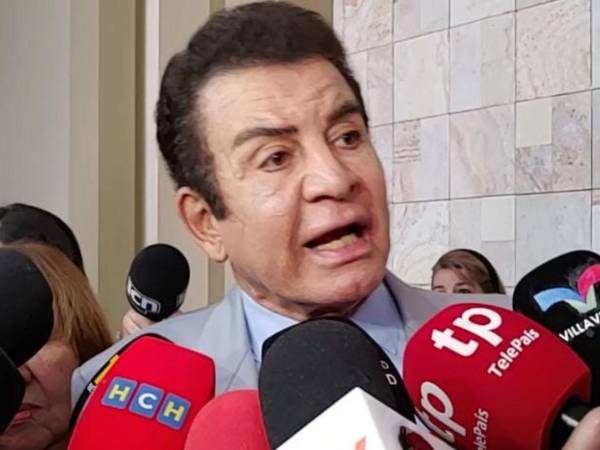 El candidato liberal Salvador Nasralla cuestionó el liderazgo de Rixi Moncada y acusó al oficialismo de intentar crear una crisis política