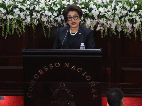 Rebeca Ráquel Obando, presidenta de la Corte Suprema de Justicia, durante la presentación de su informe anual ante el Congreso Nacional, en el que destacó la reducción de la mora judicial y la agilización de los procesos.