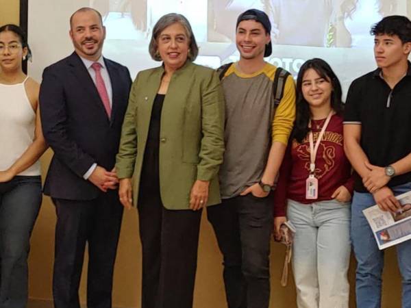 La presidenta del Cohep, Anabel Gallardo, invita a los jóvenes universitarios a participar activamente en las elecciones para construir un futuro mejor para Honduras