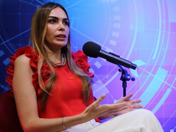 La aspirante a diputada liberal, <b>Alia Kafatti</b>, calificó de “exorbitantes” los salarios de los parlamentarios y denunció sus “privilegios abusivos”.