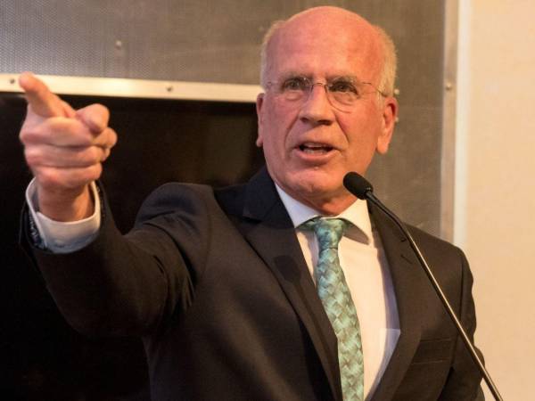 El senador estadounidense Peter Welch insta a la OEA y a Estados Unidos a garantizar comicios libres en Honduras, ante denuncias de corrupción e intimidación política.