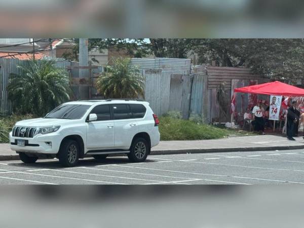 El carro fue ubicado en una carpa política del Partido Liberal en Tegucigalpa.