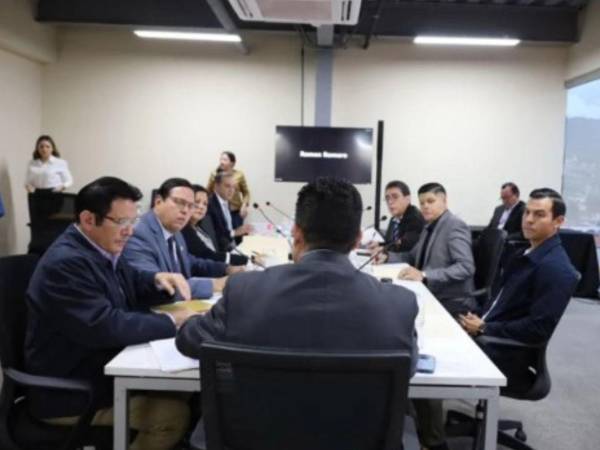La sesión de la corporación municipal incluirá debates sobre mercados, tierras ejidales y problemas de movilidad en la capital.