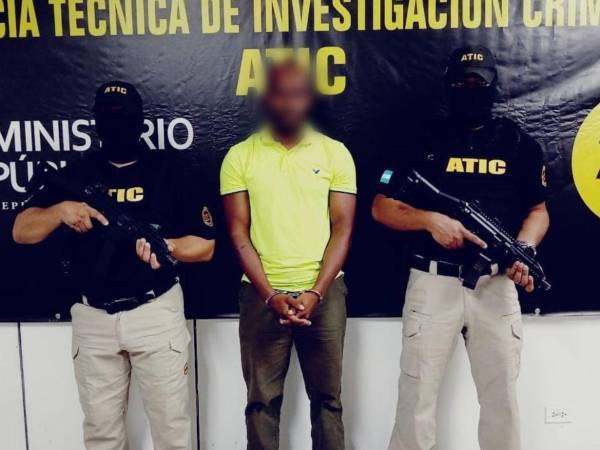 Detención de Juan Carlos López Lalín, profesor de secundaria acusado de delitos sexuales contra tres estudiantes en Santa Cruz de Yojoa.