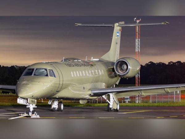 El jet Embraer Legacy 600, adquirido en 2014 por $14 millones, tiene capacidad para 16 pasajeros y una tripulación de tres personas.