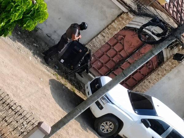 Escena del operativo en Corinto, Cortés, donde cinco agentes de la Dipampco murieron tras una incursión irregular que es investigada por las autoridades.