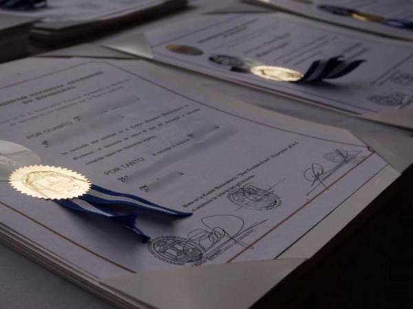 La mayoría de los títulos que están sin reclamar son de universidades privadas que hay en el país.