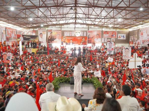 Rixi Moncada durante una concentración en Comayagua.