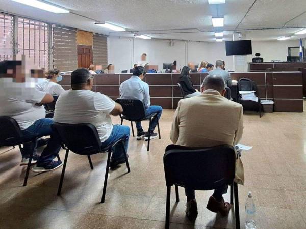 Los acusados enfrentan cargos por fraude, violación de los deberes de los funcionarios, lavado de activos y tráfico de influencias.