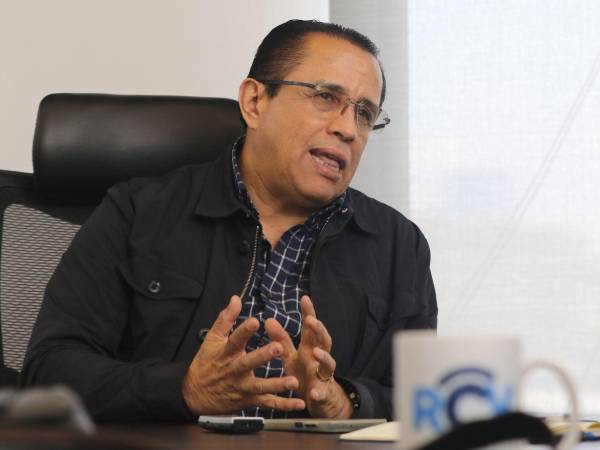 Dagoberto Rodríguez, director de Radio Cadena Voces, denunció al jefe militar por lo que considera un ataque a la libertad de prensa.