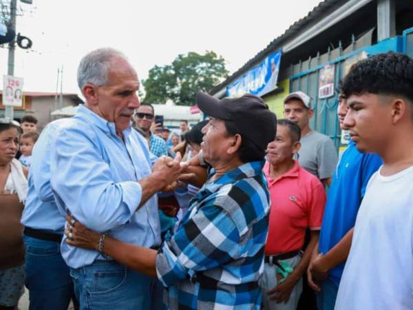 El candidato presidencial del Partido Nacional, Nasry Asfura, encabezó una caminata en el sector de El Zapotal, San Pedro Sula.