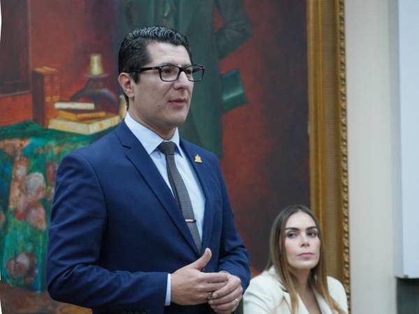 El diputado Francis Contreras denunció amenazas de muerte tras impulsar una reforma que plantea redistribuir las facultades administrativas dentro de la Corte Suprema de Justicia.