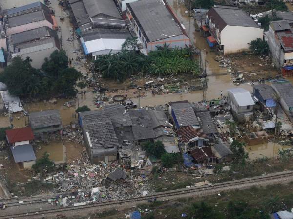 Las inundaciones en el sur y sudeste asiático dejan ya 790 muertos y cientos desaparecidos, según los reportes de las autoridades.