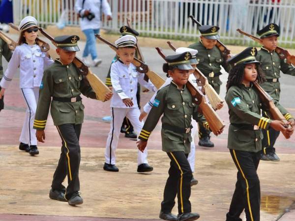 Valle festeja con desfiles llenos de fervor los 204 años de independencia
