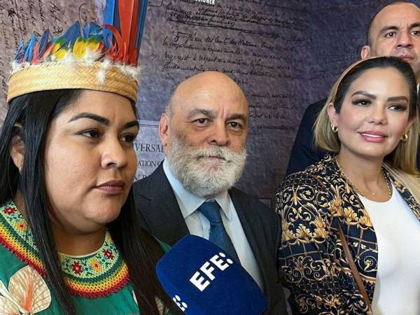 La ministra del Poder Popular para los Pueblos Indígenas de Venezuela, Clara Vidal, denunció que al igual que hace 533 años, el mar caribe hay barcos pero con misiles de Estados Unidos.