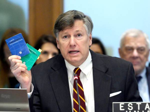 Christopher Thomas Landau, subsecretario de Estado de Estados Unidos, expone ante el Consejo Permanente de la OEA sus preocupaciones sobre las presiones que enfrentan las autoridades electorales de Honduras.