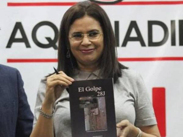 La obra del expresidente Zelaya será material obligatorio en la nueva Cátedra Morazánica; este libro contiene a Rixi Moncada como una de sus autoras.