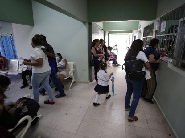 Centros de salud en la capital y el interior del país están sin vacuna contra la influenza.