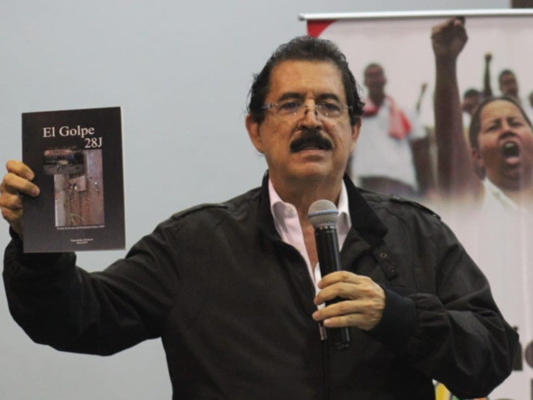 La Secretaría de Educación deberá distribuir el libro del expresidente Zelaya a escuelas públicas, según orden ejecutiva publicada en La Gaceta.