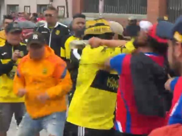 Aficionados del Xelajú y Real España se fueron a los puñetazos.