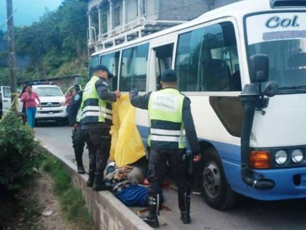 Tres muertos dentro de bus rapidito de ruta Suyapa-Mercado