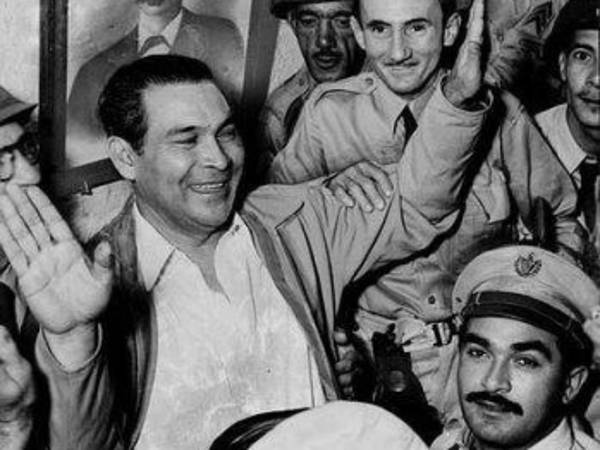 A pesar del apoyo, sus 20,000 soldados y una superioridad material, Batista no pudo vencer a una guerrilla que se componía de 300 hombres armados durante la ofensiva final del verano de 1958.